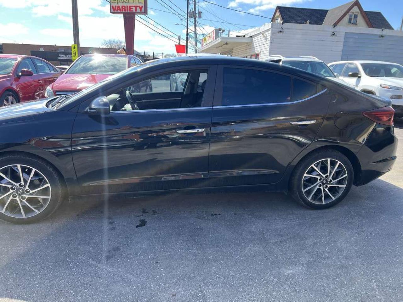2020 Hyundai Elantra Luxury IVT Photo