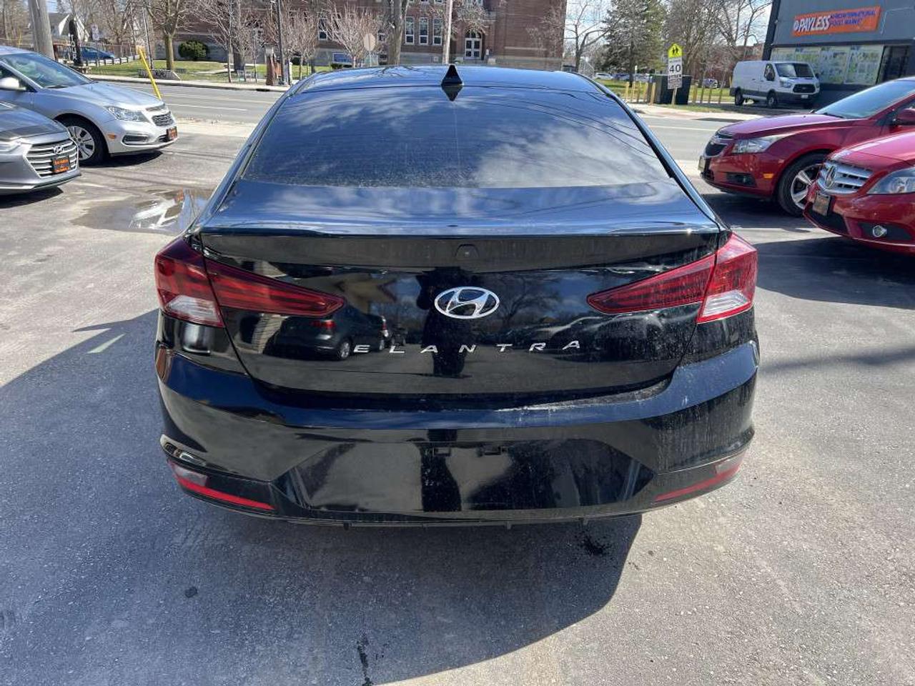2020 Hyundai Elantra Luxury IVT Photo4