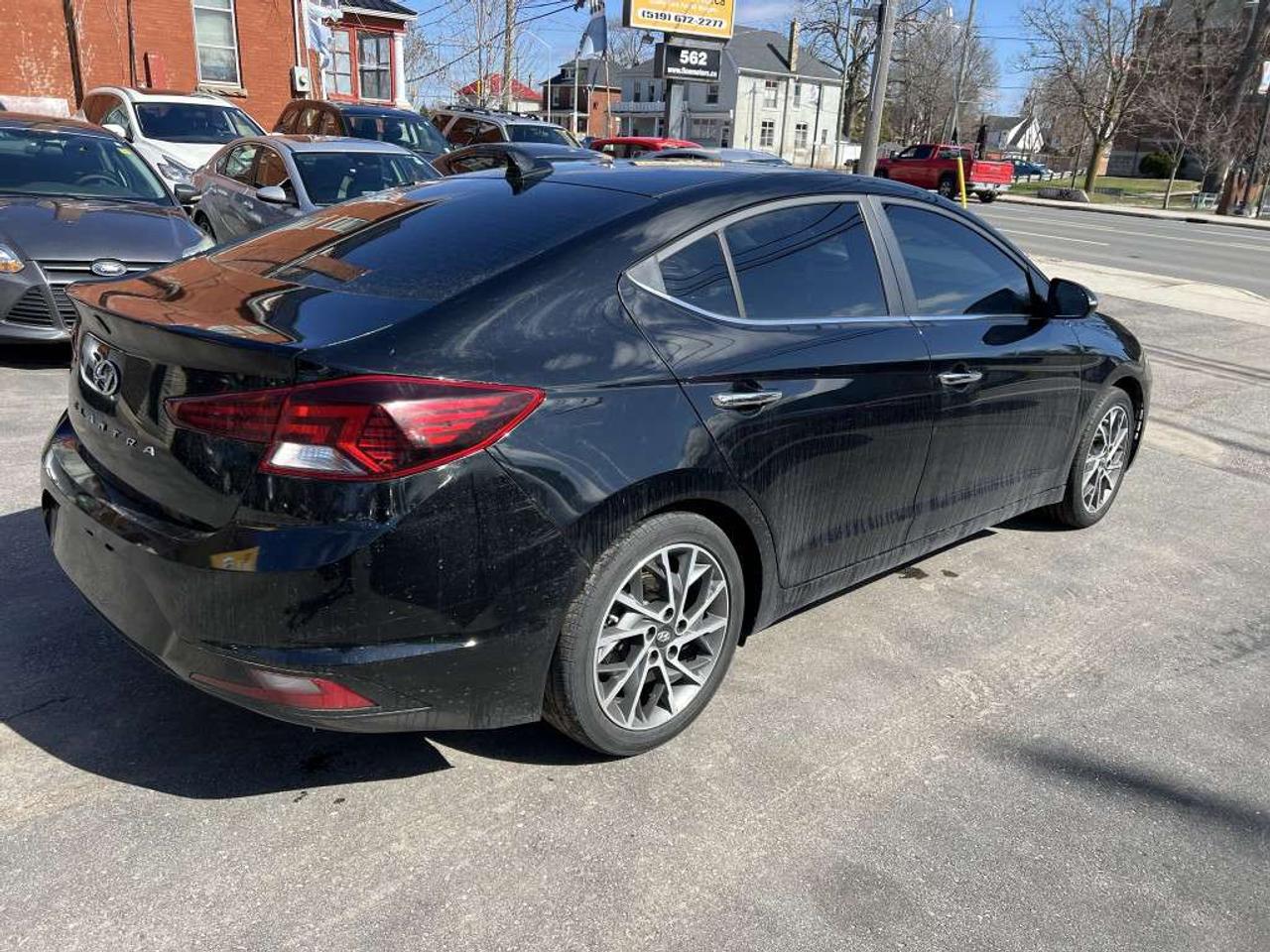 2020 Hyundai Elantra Luxury IVT Photo