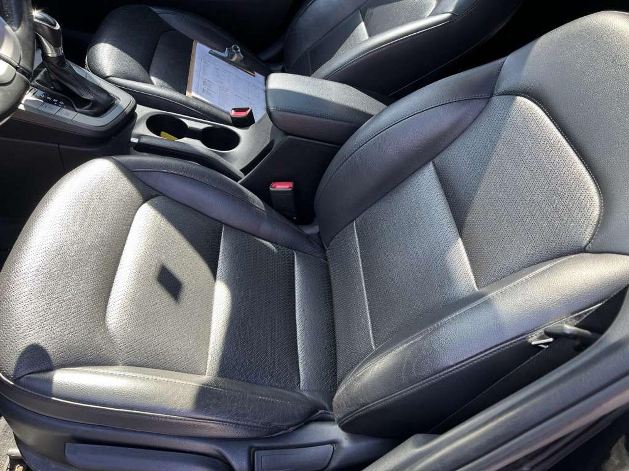2020 Hyundai Elantra Luxury IVT Photo