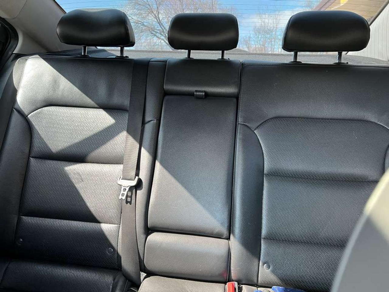 2020 Hyundai Elantra Luxury IVT Photo