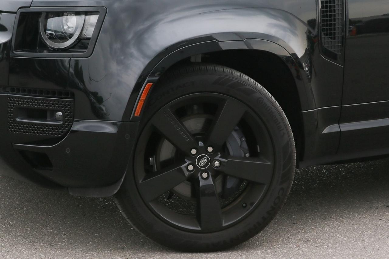 2025 Land Rover Defender X-DYNAMIC SE -DYNAMIC SE Photo