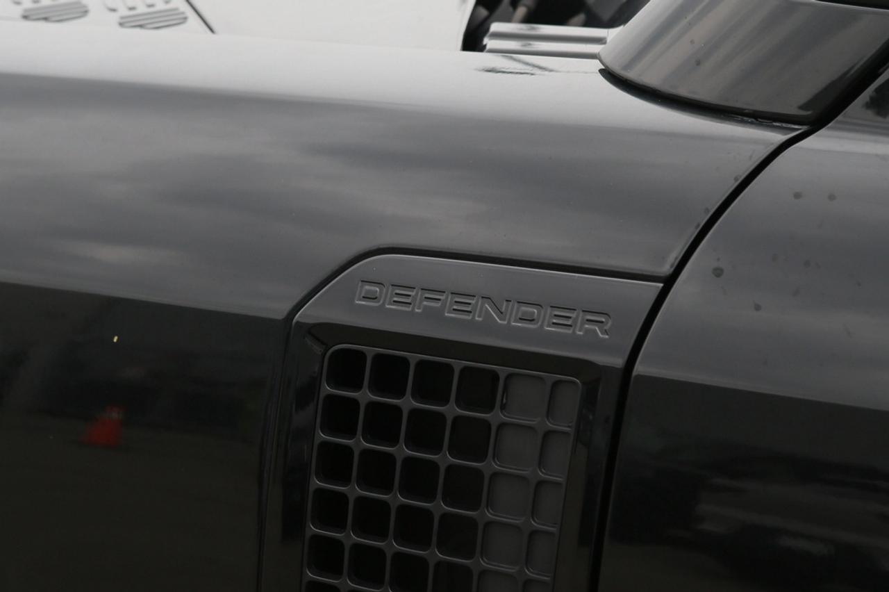 2025 Land Rover Defender X-DYNAMIC SE -DYNAMIC SE Photo