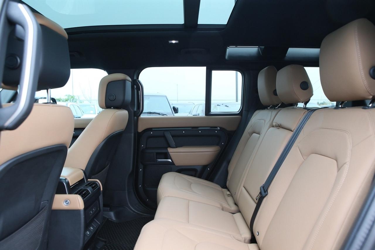 2025 Land Rover Defender X-DYNAMIC SE -DYNAMIC SE Photo
