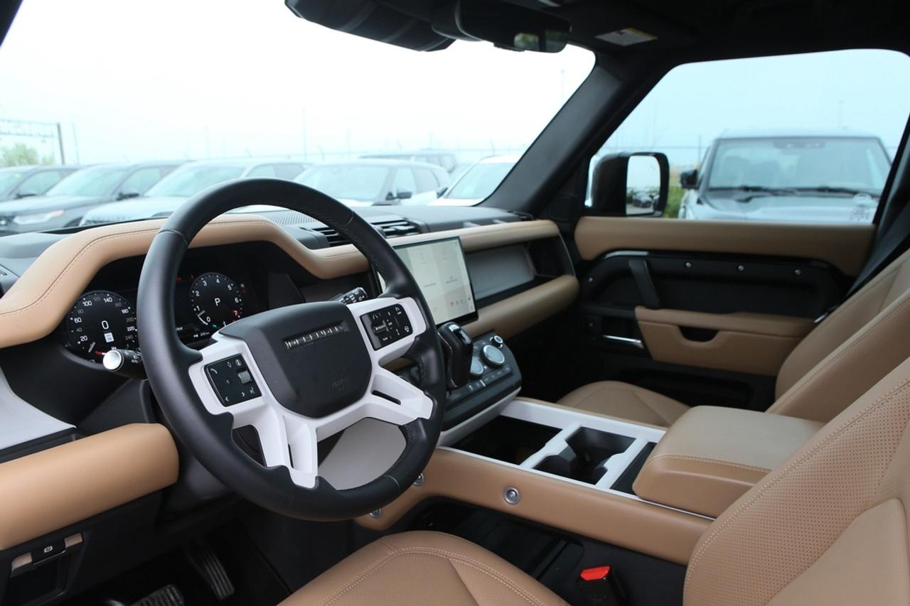 2025 Land Rover Defender X-DYNAMIC SE -DYNAMIC SE Photo