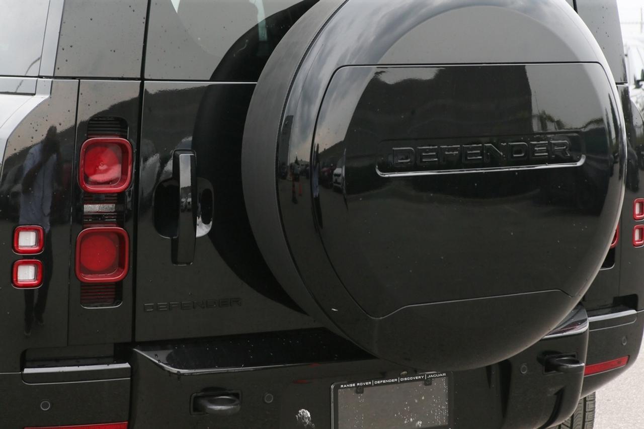 2025 Land Rover Defender X-DYNAMIC SE -DYNAMIC SE Photo