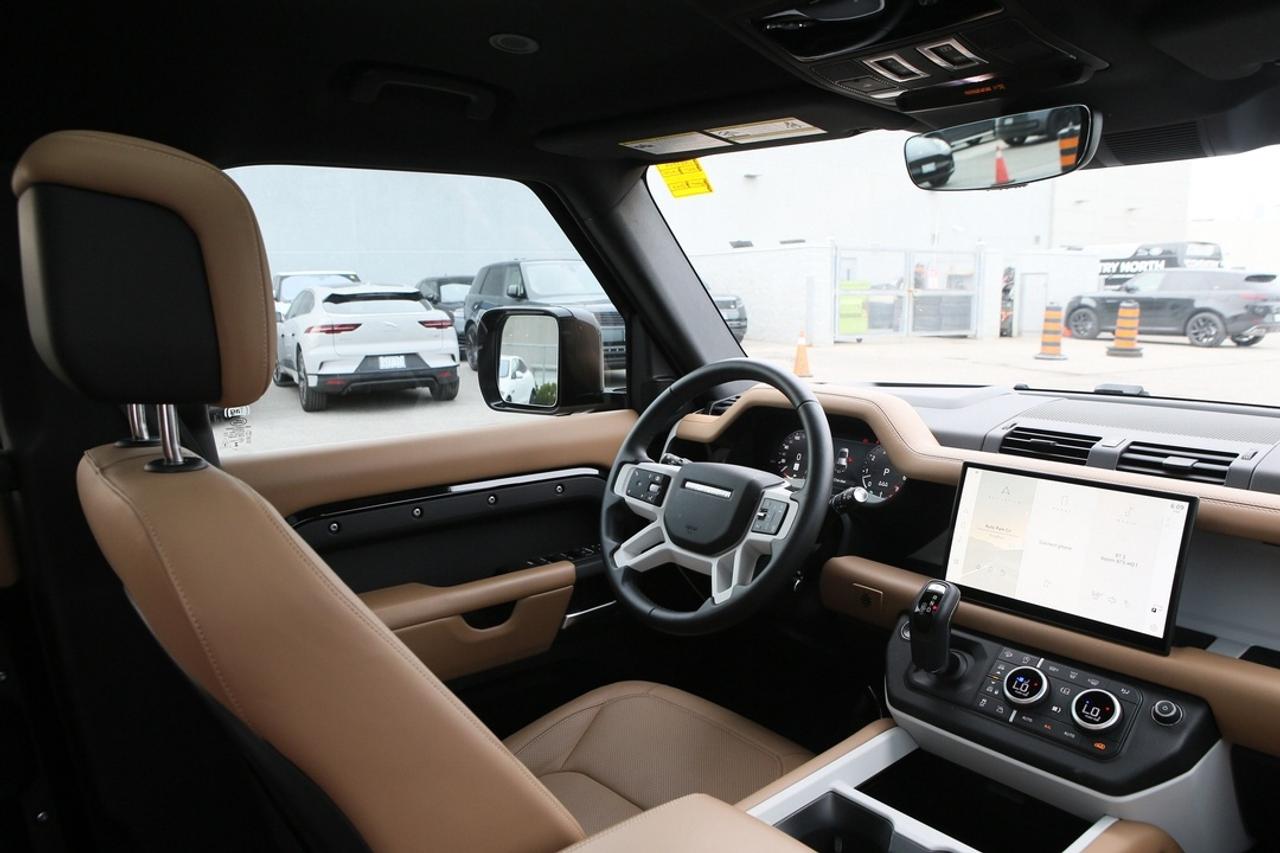 2025 Land Rover Defender X-DYNAMIC SE -DYNAMIC SE Photo
