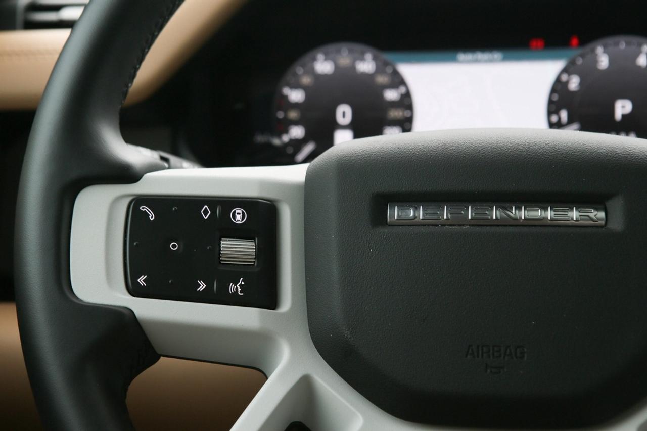 2025 Land Rover Defender X-DYNAMIC SE -DYNAMIC SE Photo