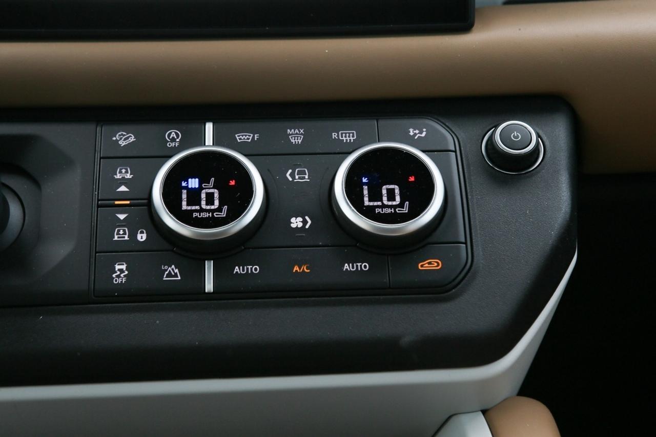 2025 Land Rover Defender X-DYNAMIC SE -DYNAMIC SE Photo