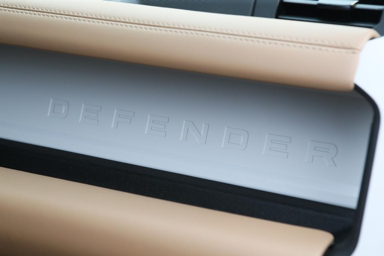 2025 Land Rover Defender X-DYNAMIC SE -DYNAMIC SE Photo