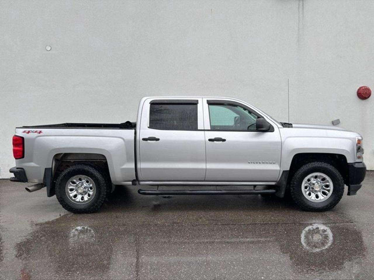 2017 Chevrolet Silverado 1500 4WD V8 CREW CAB-CAMERA-TONNEA-NEW BRAKES-CERTIFIED Photo