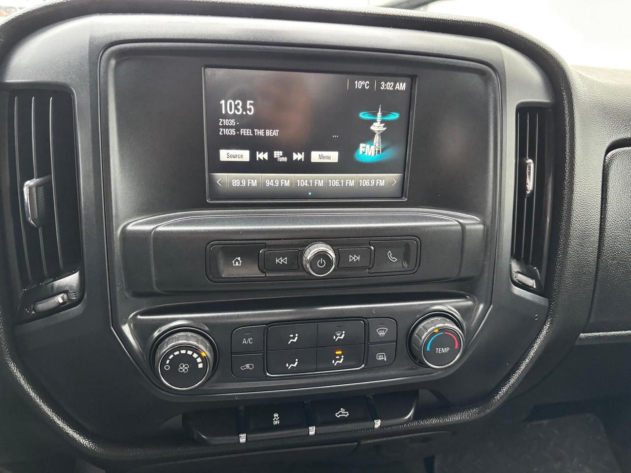 2017 Chevrolet Silverado 1500 4WD V8 CREW CAB-CAMERA-TONNEA-NEW BRAKES-CERTIFIED Photo