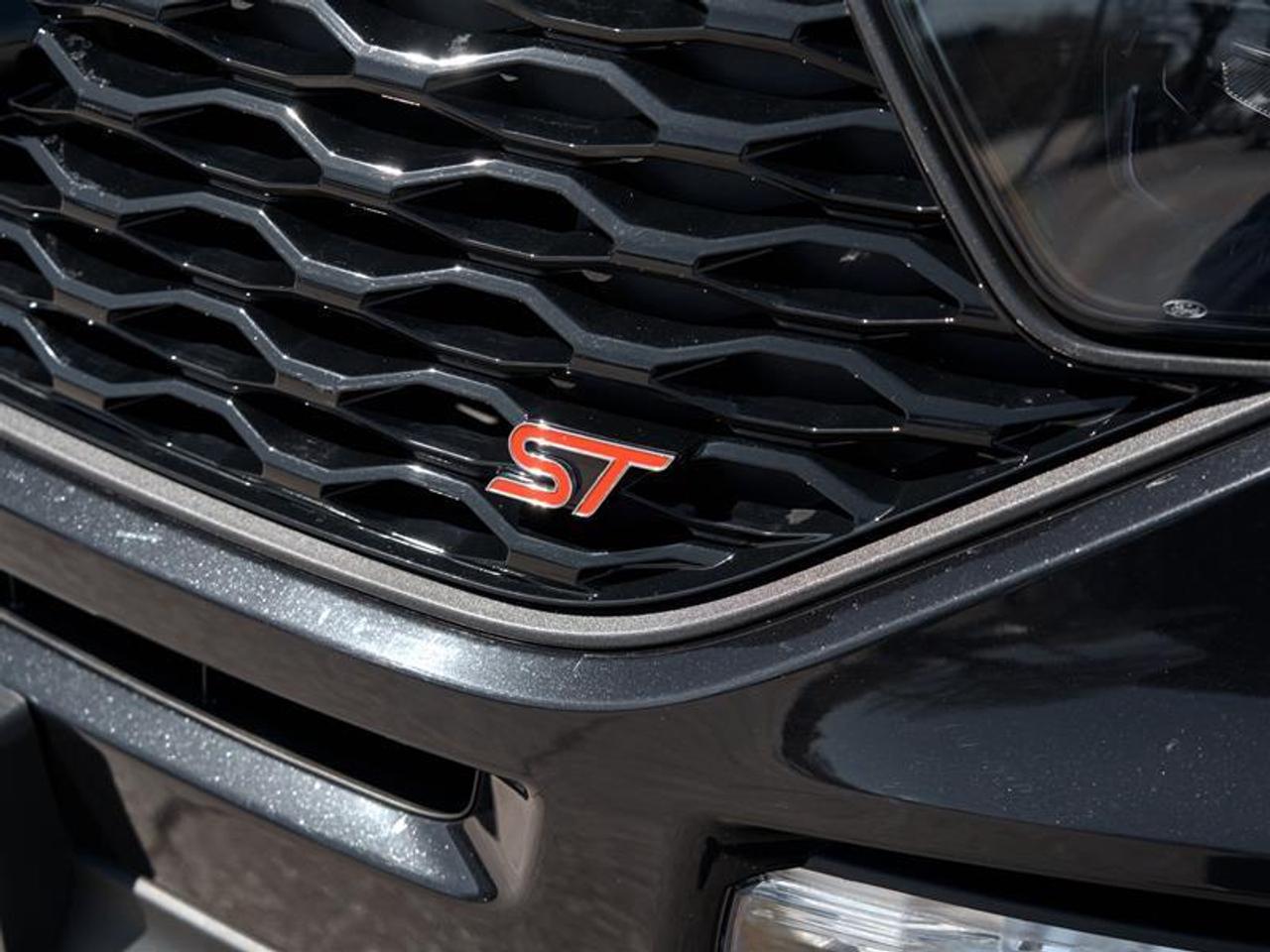 2023 Ford Explorer ST Photo