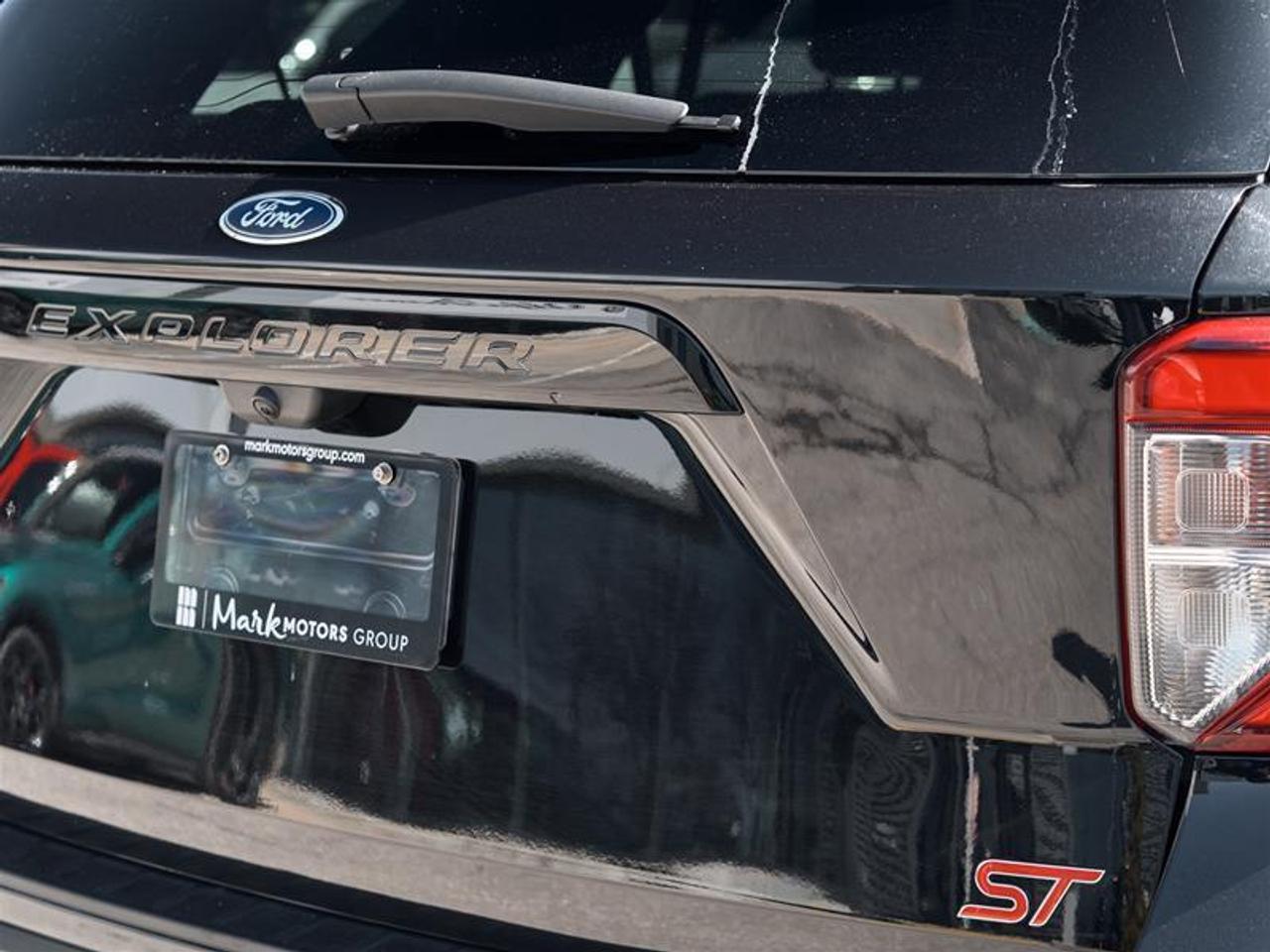 2023 Ford Explorer ST Photo