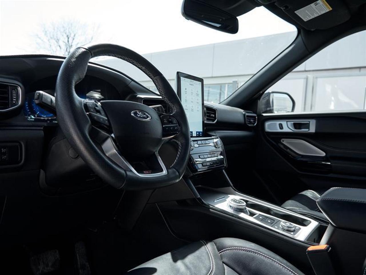 2023 Ford Explorer ST Photo