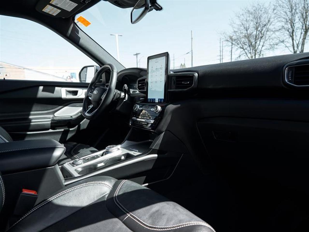 2023 Ford Explorer ST Photo