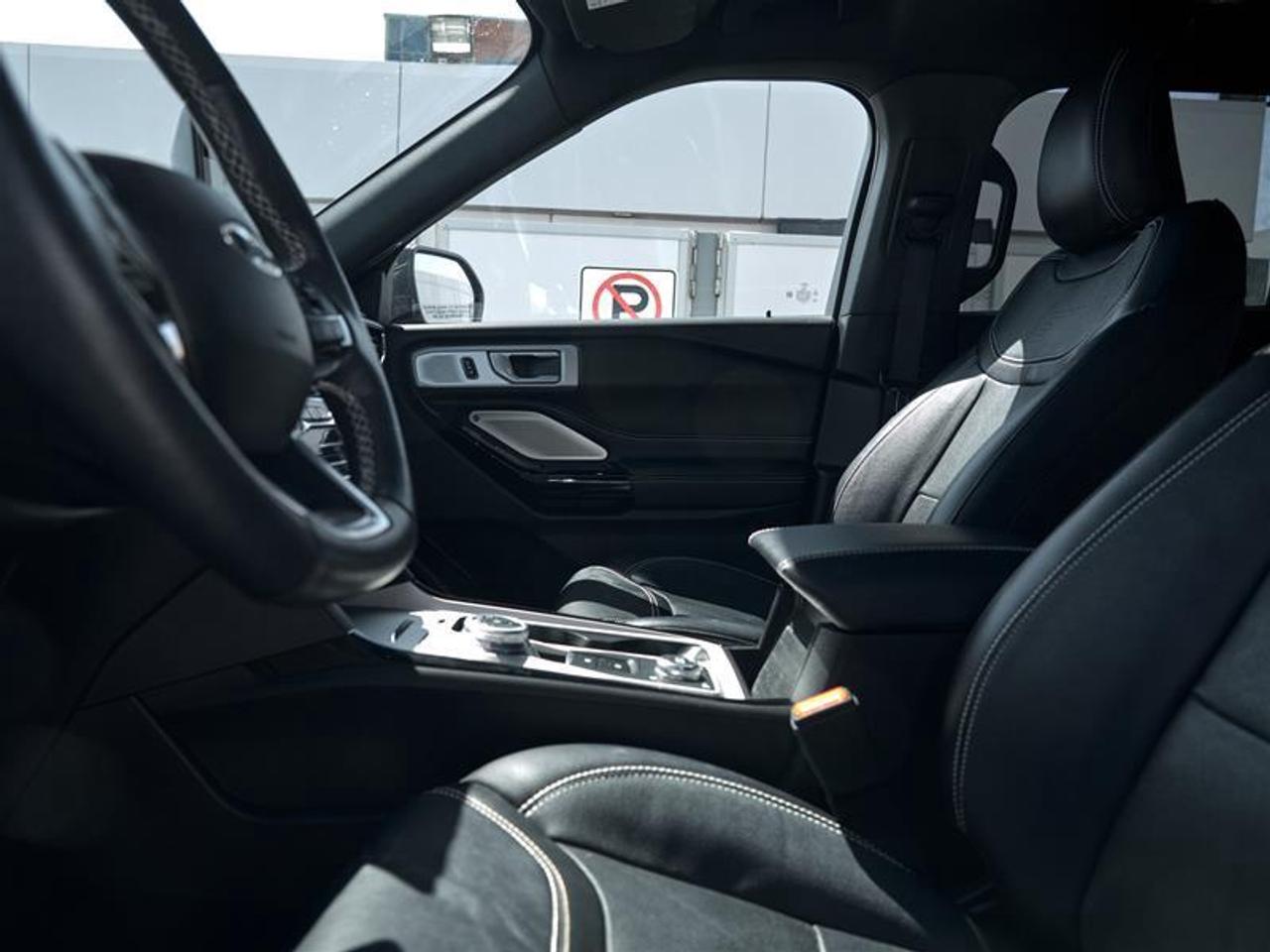 2023 Ford Explorer ST Photo