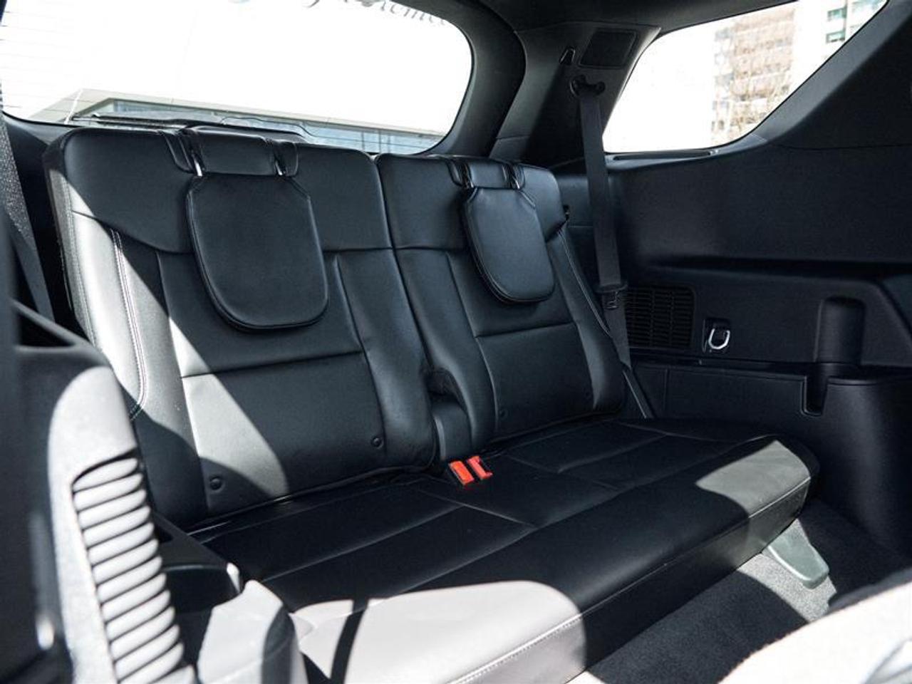 2023 Ford Explorer ST Photo