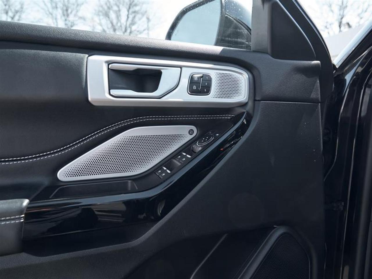 2023 Ford Explorer ST Photo