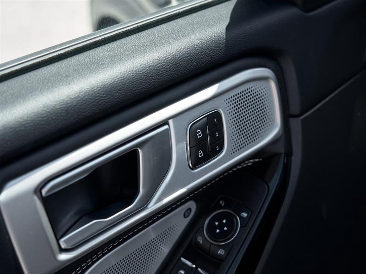 2023 Ford Explorer ST Photo