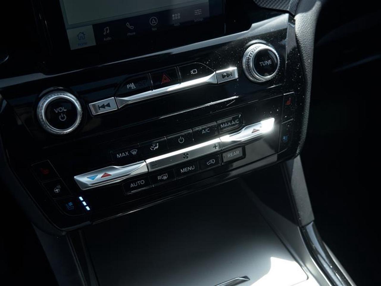 2023 Ford Explorer ST Photo
