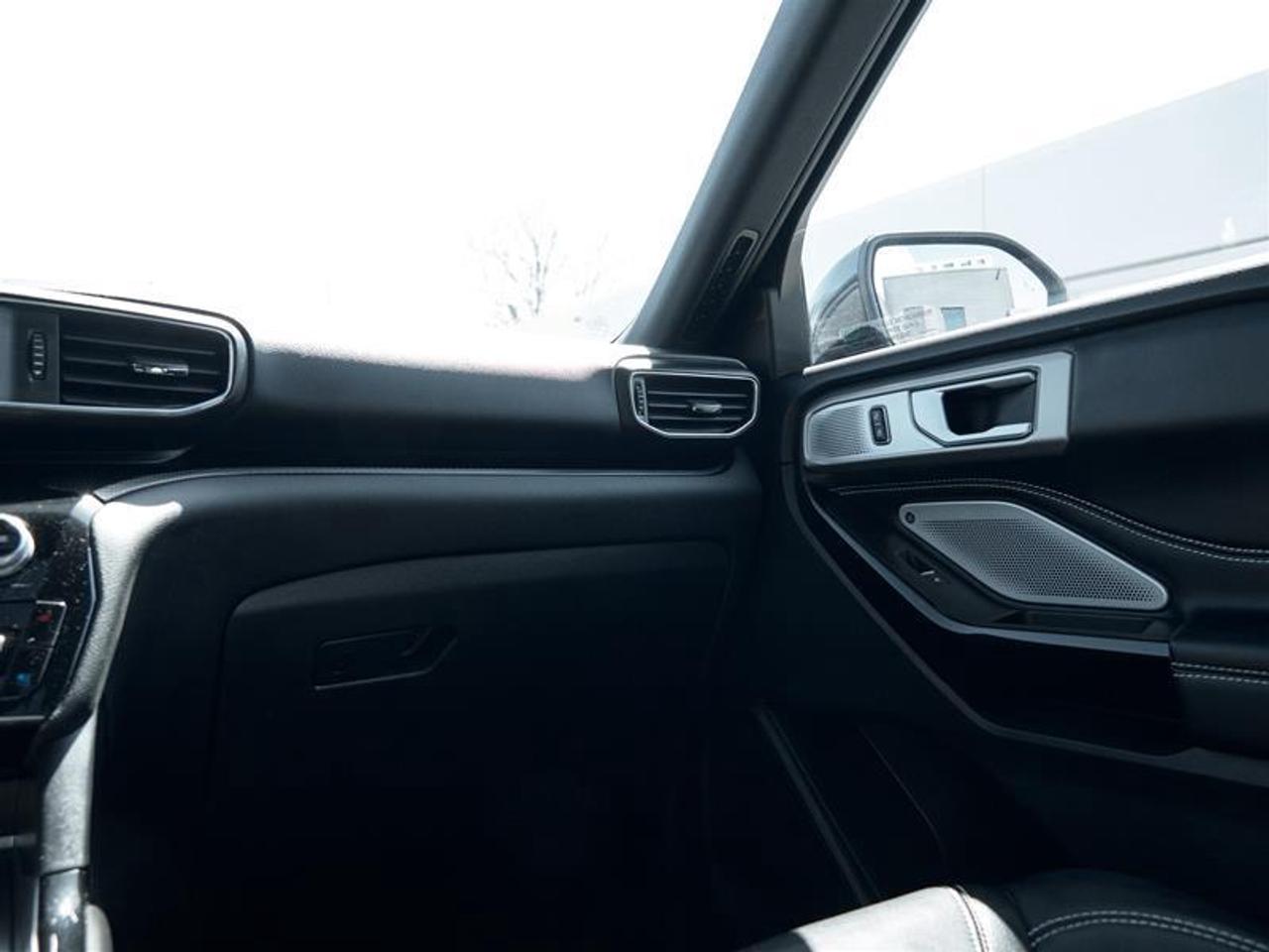 2023 Ford Explorer ST Photo