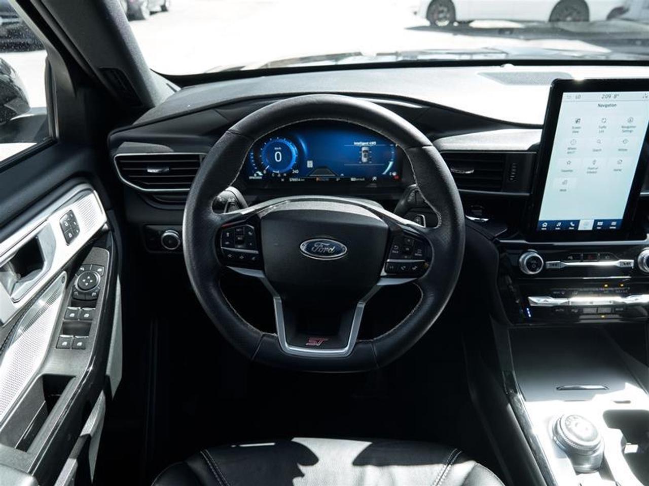 2023 Ford Explorer ST Photo