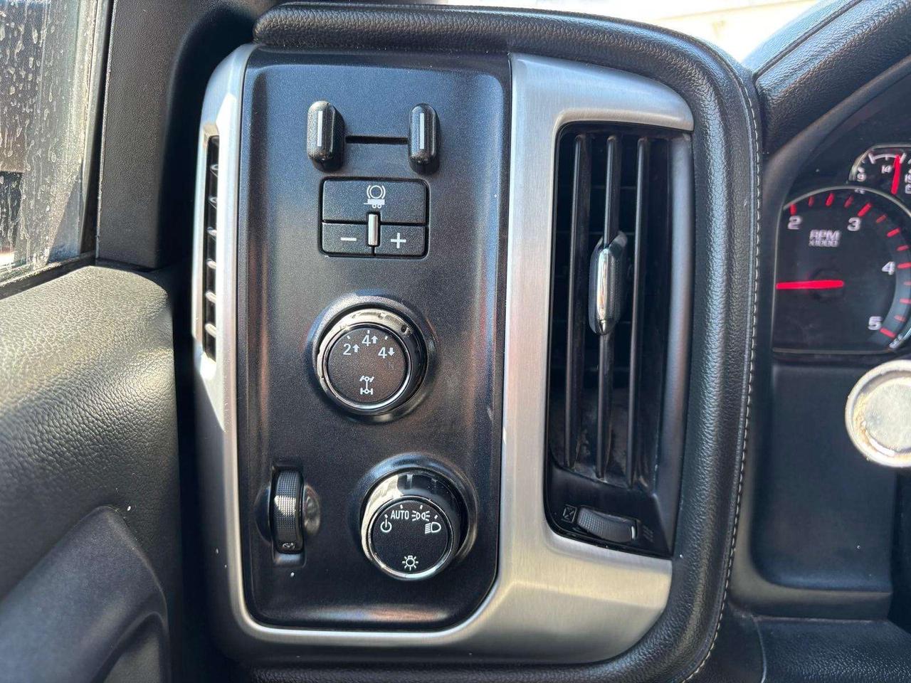 2016 GMC SIERRA 2500HD SLE 4X4 **6.6L DURAMAX DIESEL-CREW CAB-CERTIFIED** Photo