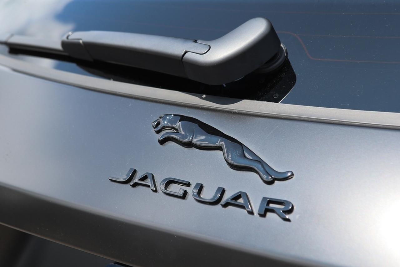 2024 Jaguar F-PACE SVR 542 HP SUPERCHARGED V8   SVR PERFORMANCE   MERIDIAN? AUDIO   PANORAMIC ROOF   ULTIMATE BRITISH PERFORMANCE SUV Photo