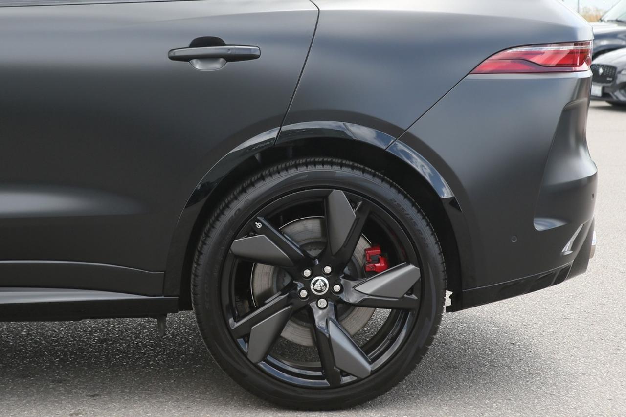 2024 Jaguar F-PACE SVR 542 HP SUPERCHARGED V8   SVR PERFORMANCE   MERIDIAN? AUDIO   PANORAMIC ROOF   ULTIMATE BRITISH PERFORMANCE SUV Photo