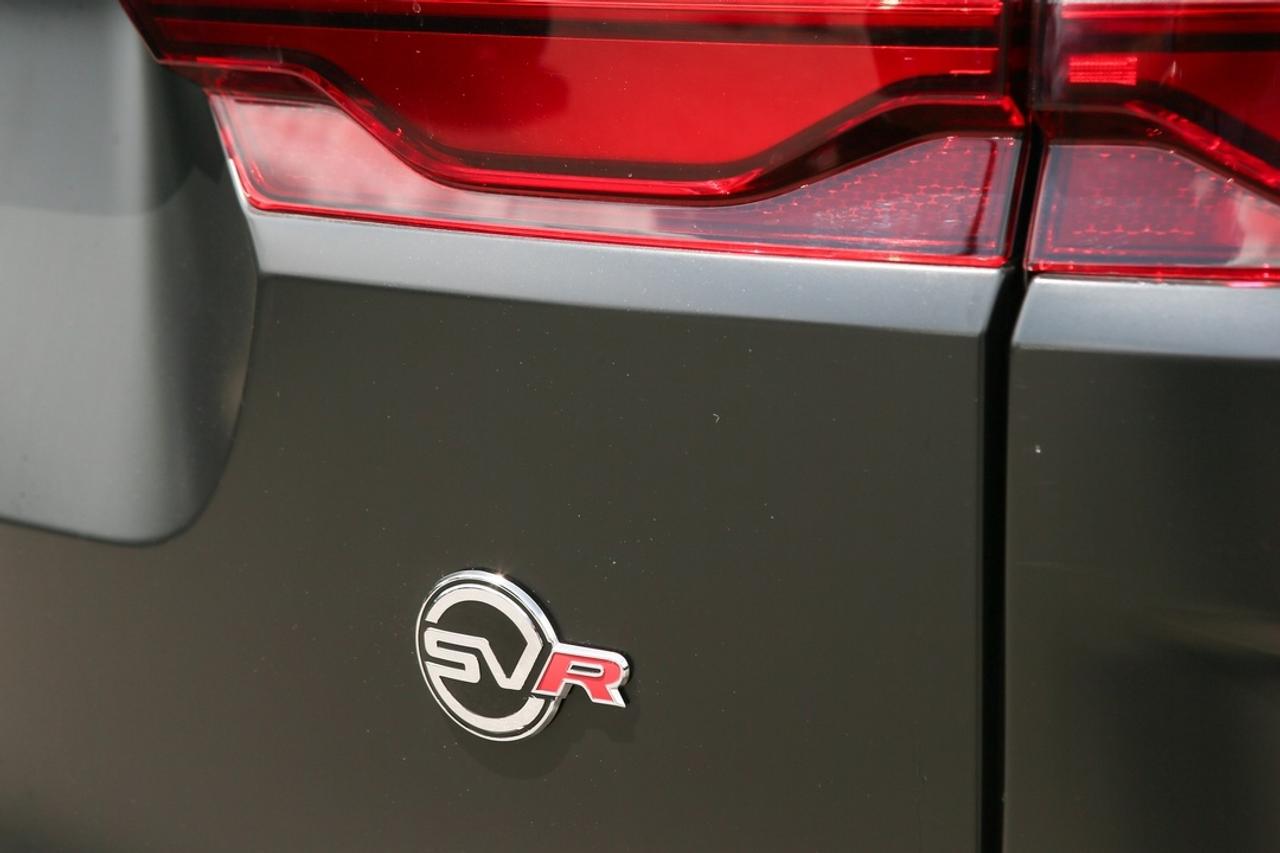 2024 Jaguar F-PACE SVR 542 HP SUPERCHARGED V8   SVR PERFORMANCE   MERIDIAN? AUDIO   PANORAMIC ROOF   ULTIMATE BRITISH PERFORMANCE SUV Photo