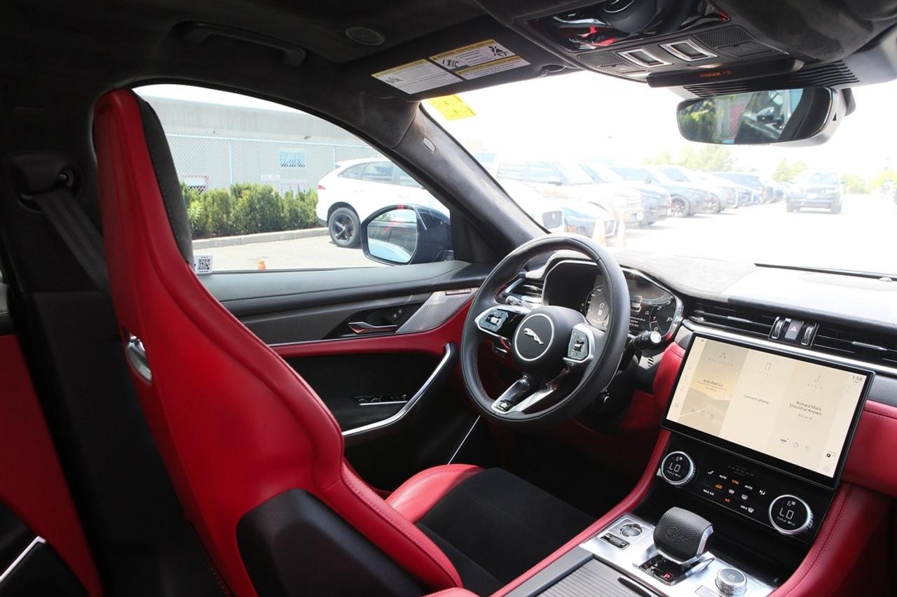 2024 Jaguar F-PACE SVR 542 HP SUPERCHARGED V8   SVR PERFORMANCE   MERIDIAN? AUDIO   PANORAMIC ROOF   ULTIMATE BRITISH PERFORMANCE SUV Photo
