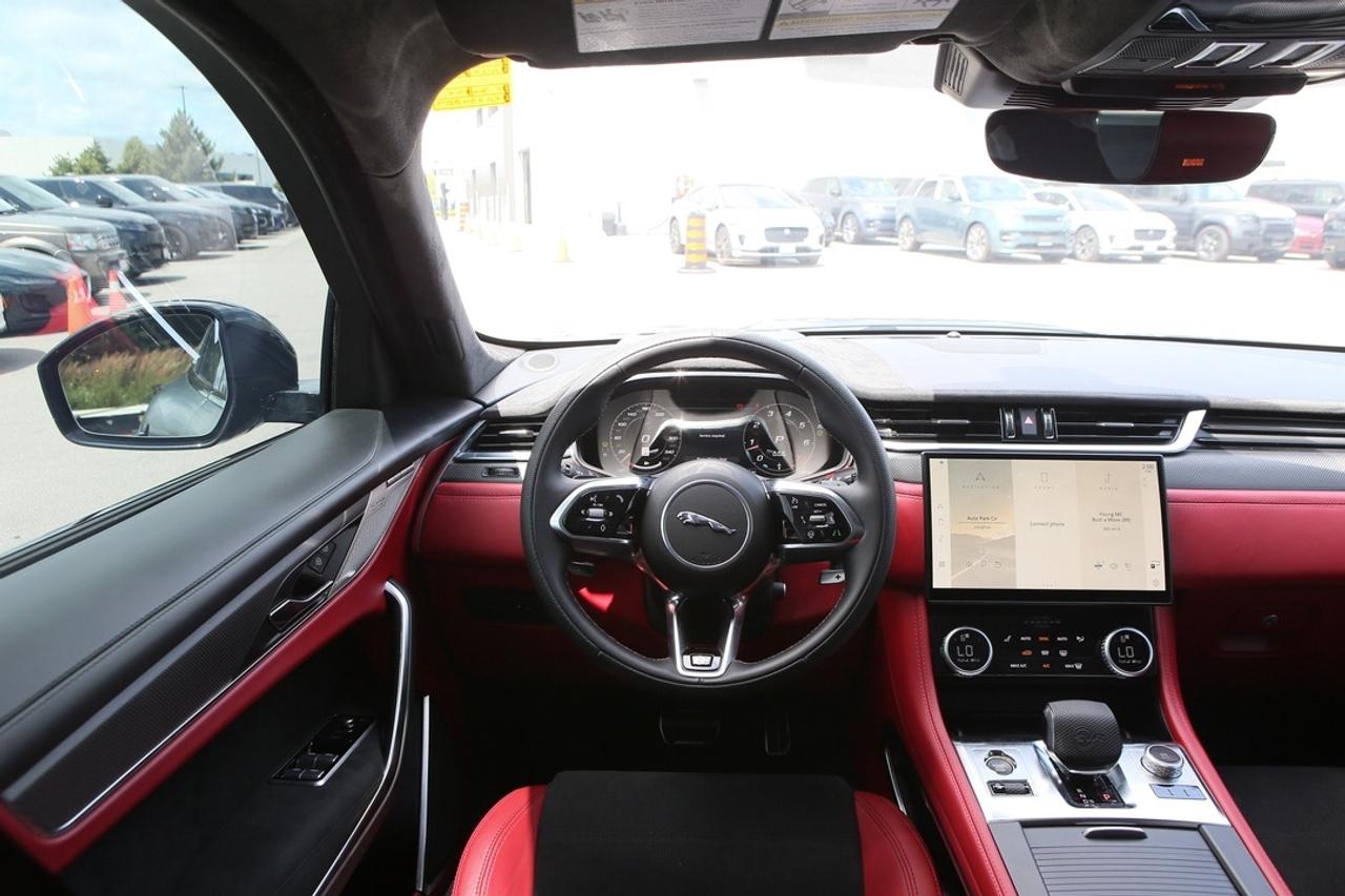 2024 Jaguar F-PACE SVR 542 HP SUPERCHARGED V8   SVR PERFORMANCE   MERIDIAN? AUDIO   PANORAMIC ROOF   ULTIMATE BRITISH PERFORMANCE SUV Photo