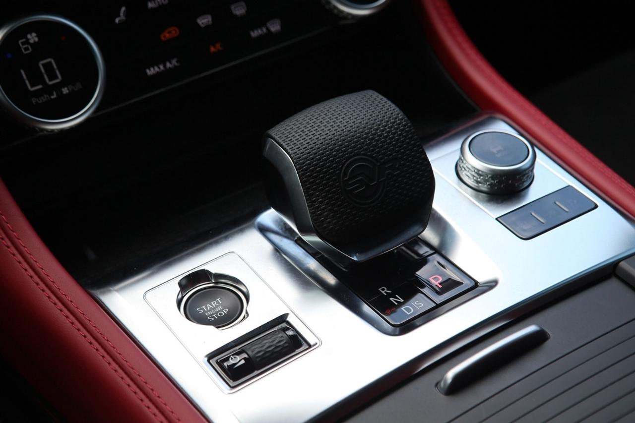 2024 Jaguar F-PACE SVR 542 HP SUPERCHARGED V8   SVR PERFORMANCE   MERIDIAN? AUDIO   PANORAMIC ROOF   ULTIMATE BRITISH PERFORMANCE SUV Photo