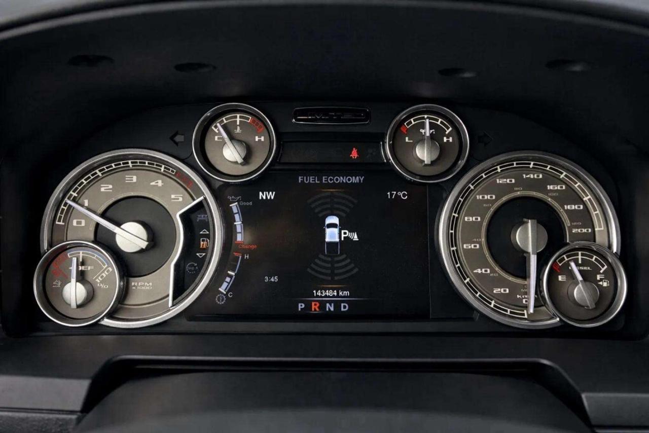 2016 RAM 1500 Crew Cab 140.5 LIMITED Photo