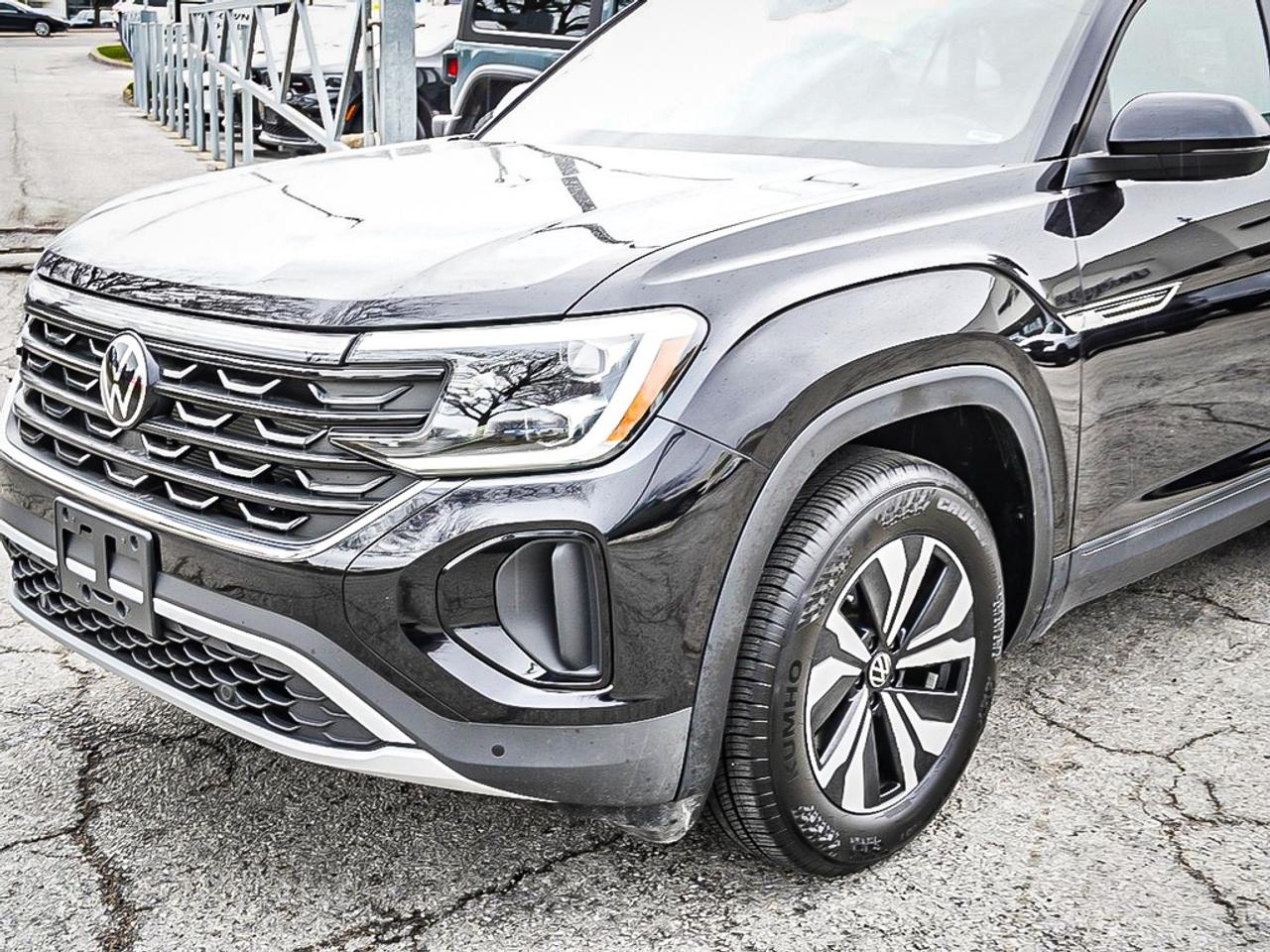 2025 Volkswagen Atlas Cross Sport  Photo3