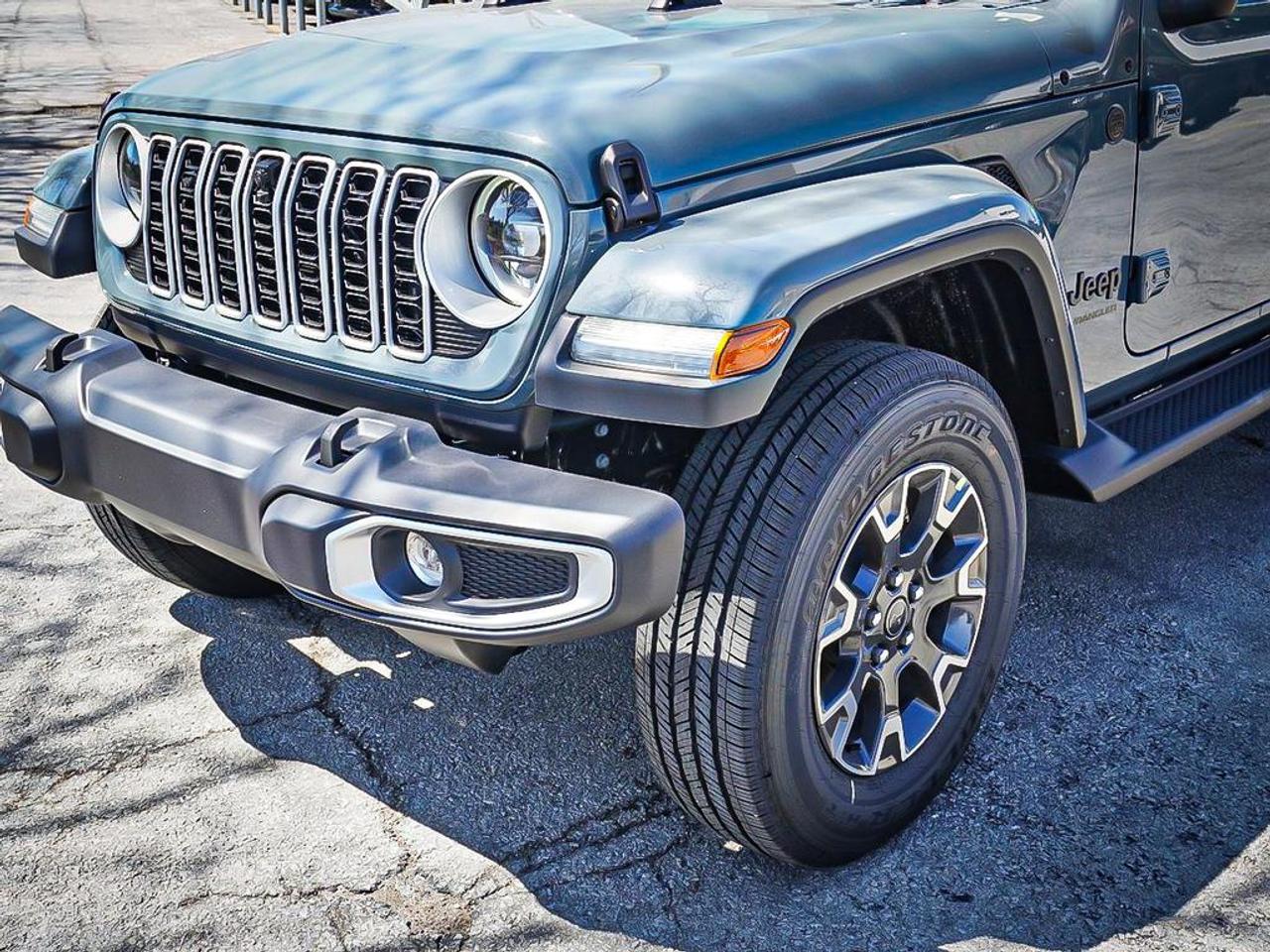 2026 Jeep Wrangler  Photo3