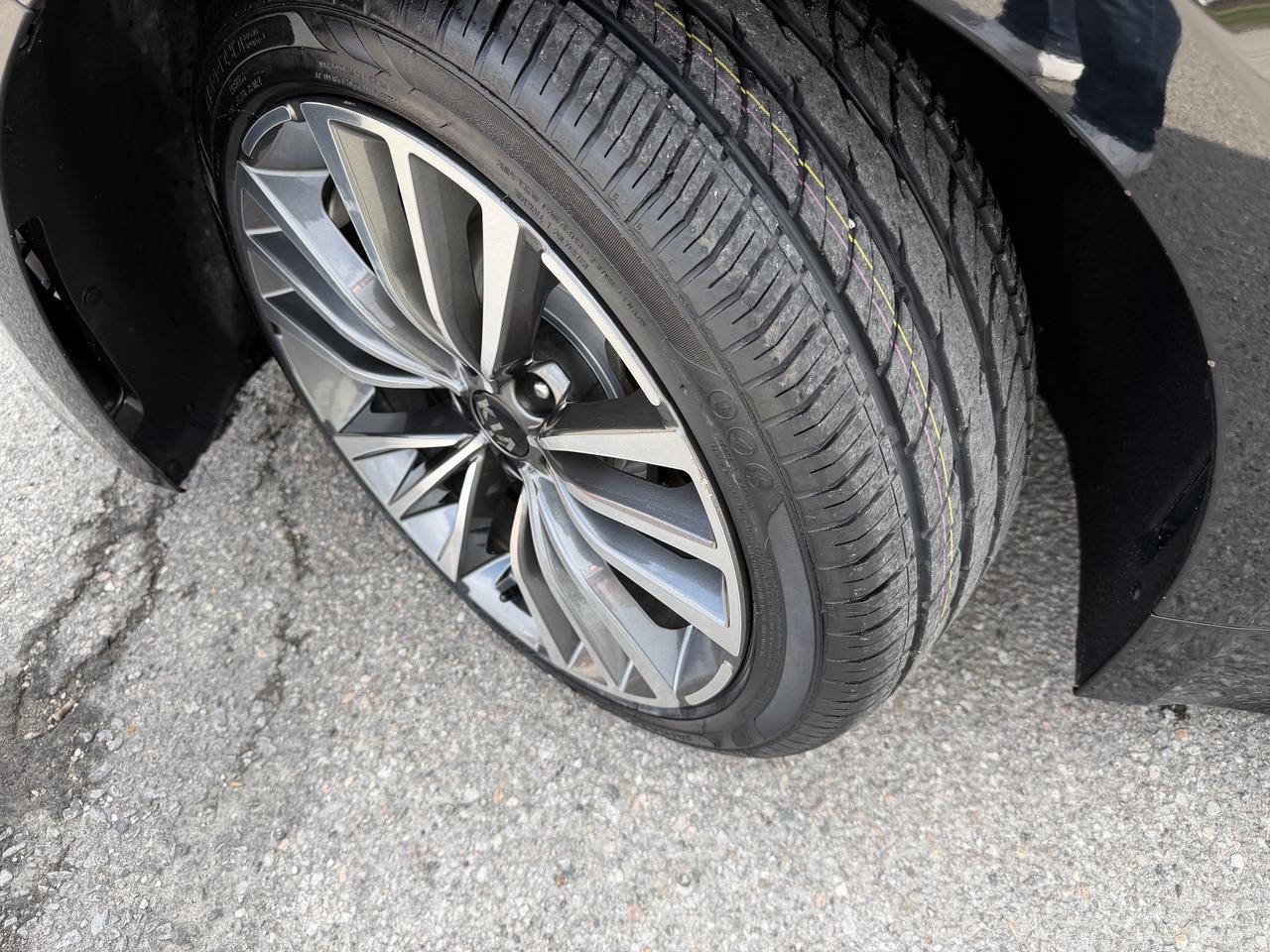 2019 Kia Stinger GT-Line AWD Leather Brand new Brakes & Tires Photo