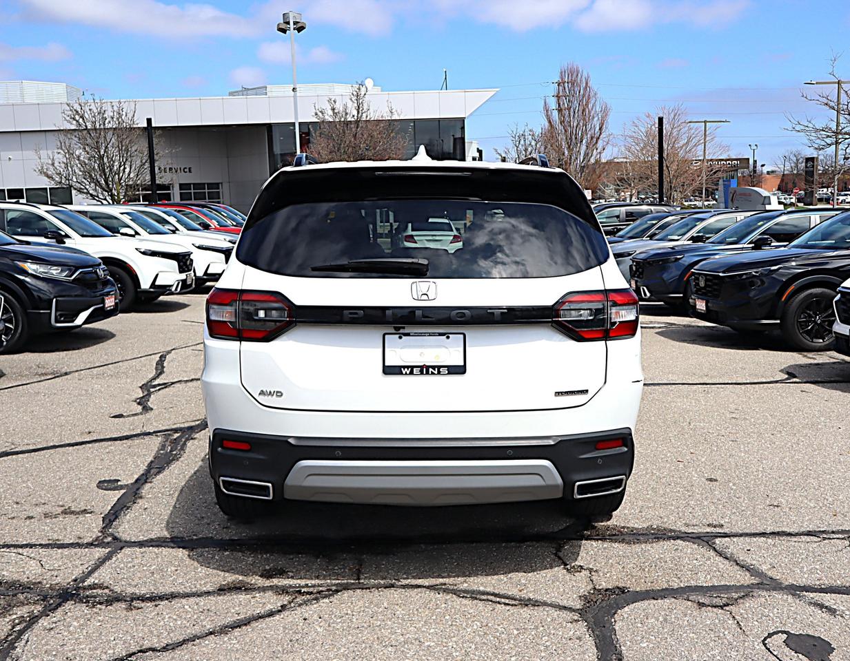 2025 Honda Pilot Touring 4dr All-Wheel Drive Photo3