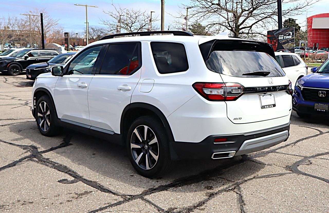 2025 Honda Pilot Touring 4dr All-Wheel Drive Photo2