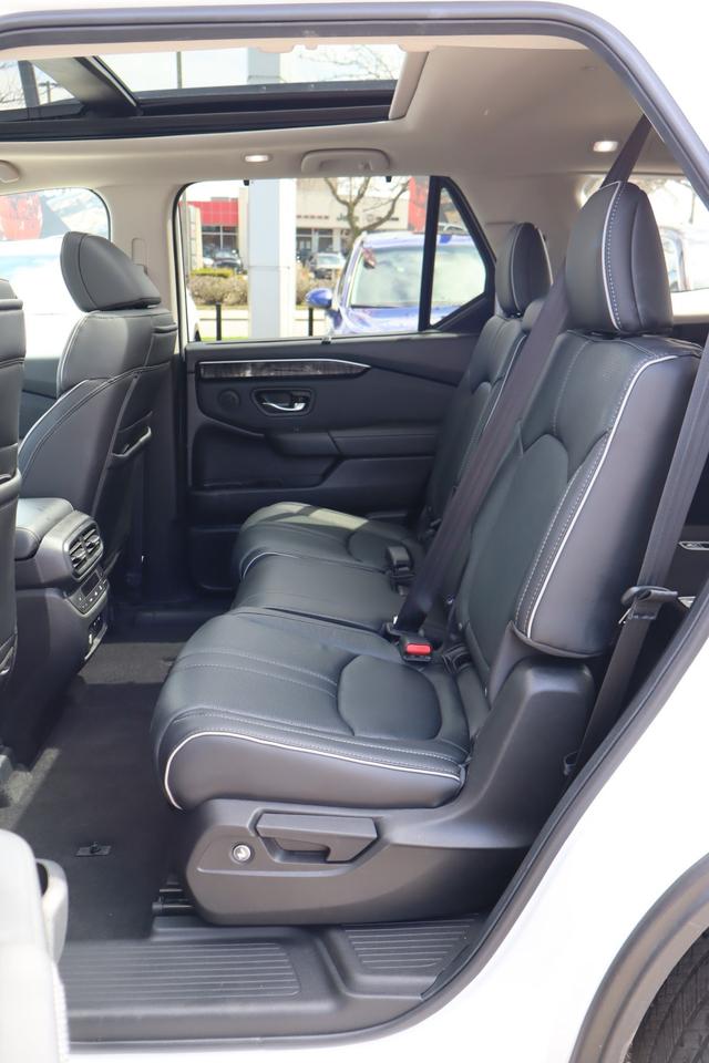 2025 Honda Pilot Touring 4dr All-Wheel Drive Photo