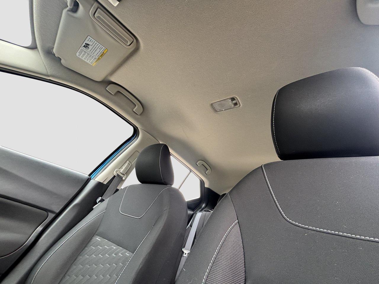 2022 Nissan Kicks SV Photo