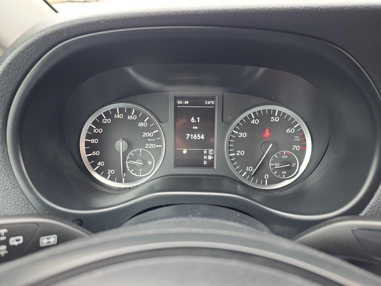 2018 Mercedes-Benz Metris Passenger Van 126 WB * VERY LOW KM / BACKUP CAMERA / BLUETOOTH Photo