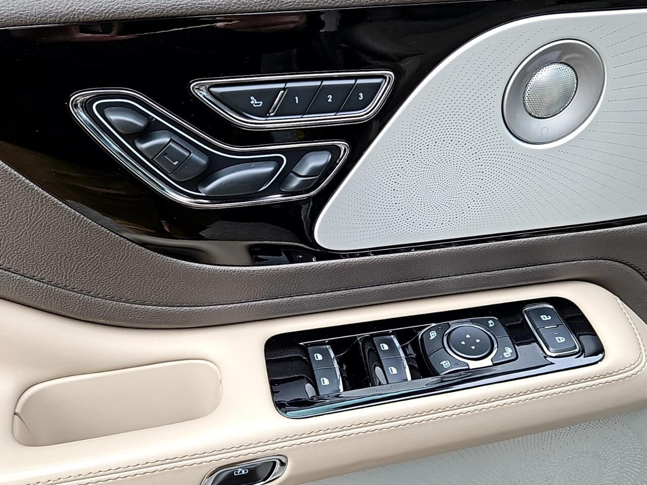 2021 Lincoln Aviator RESERVE   TOW PKG   AWD    CO-PILOT 360+ Photo
