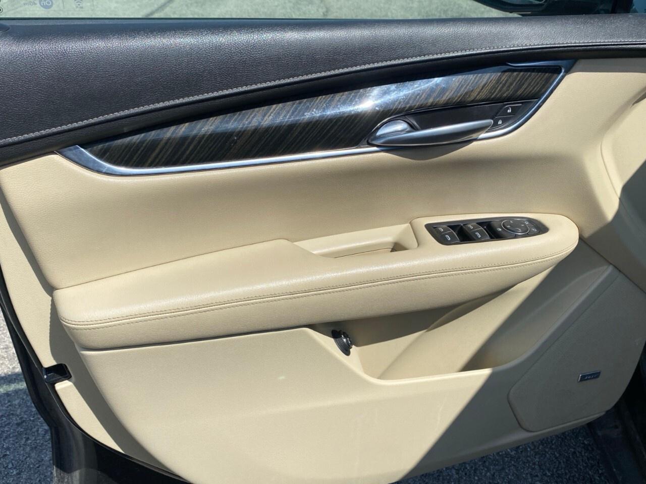 2017 Cadillac XT5 FWD 4dr Photo