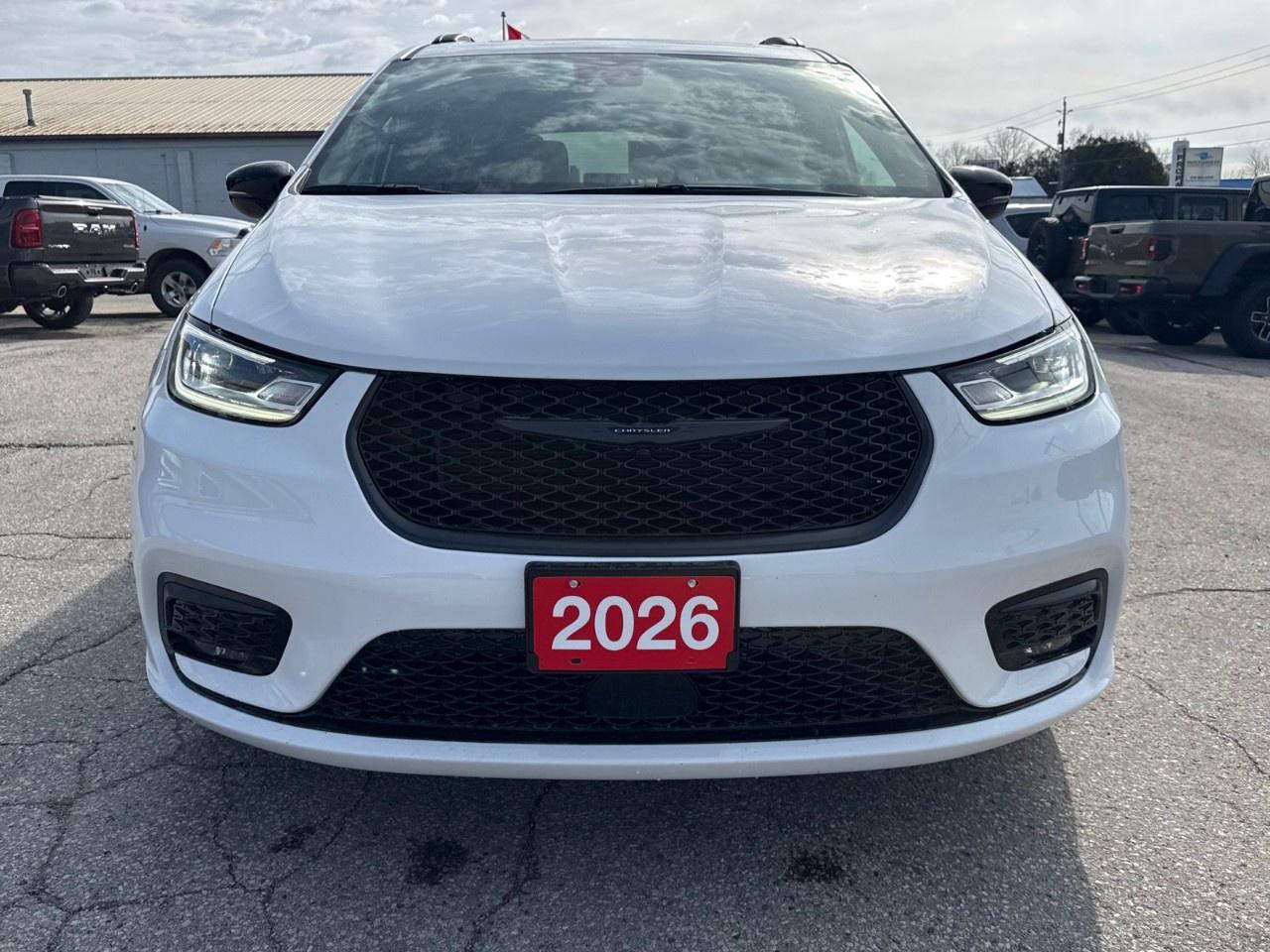 2026 Chrysler Pacifica Select AWD Photo