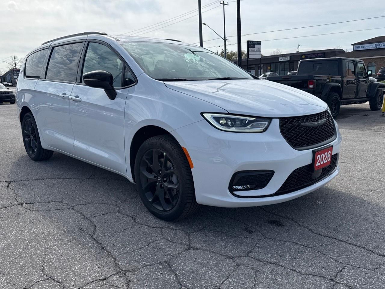 2026 Chrysler Pacifica Select AWD Photo