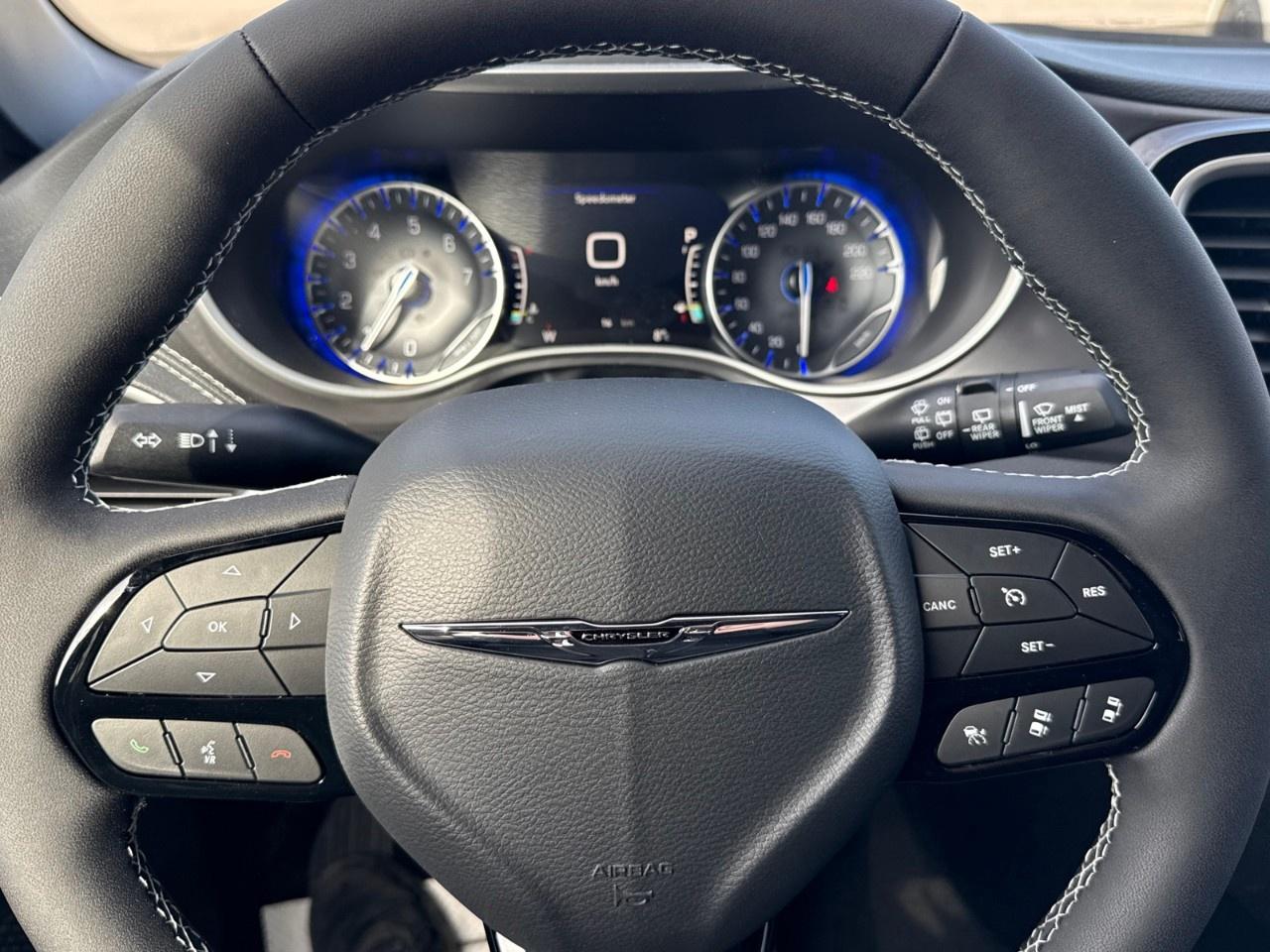 2026 Chrysler Pacifica Select AWD Photo