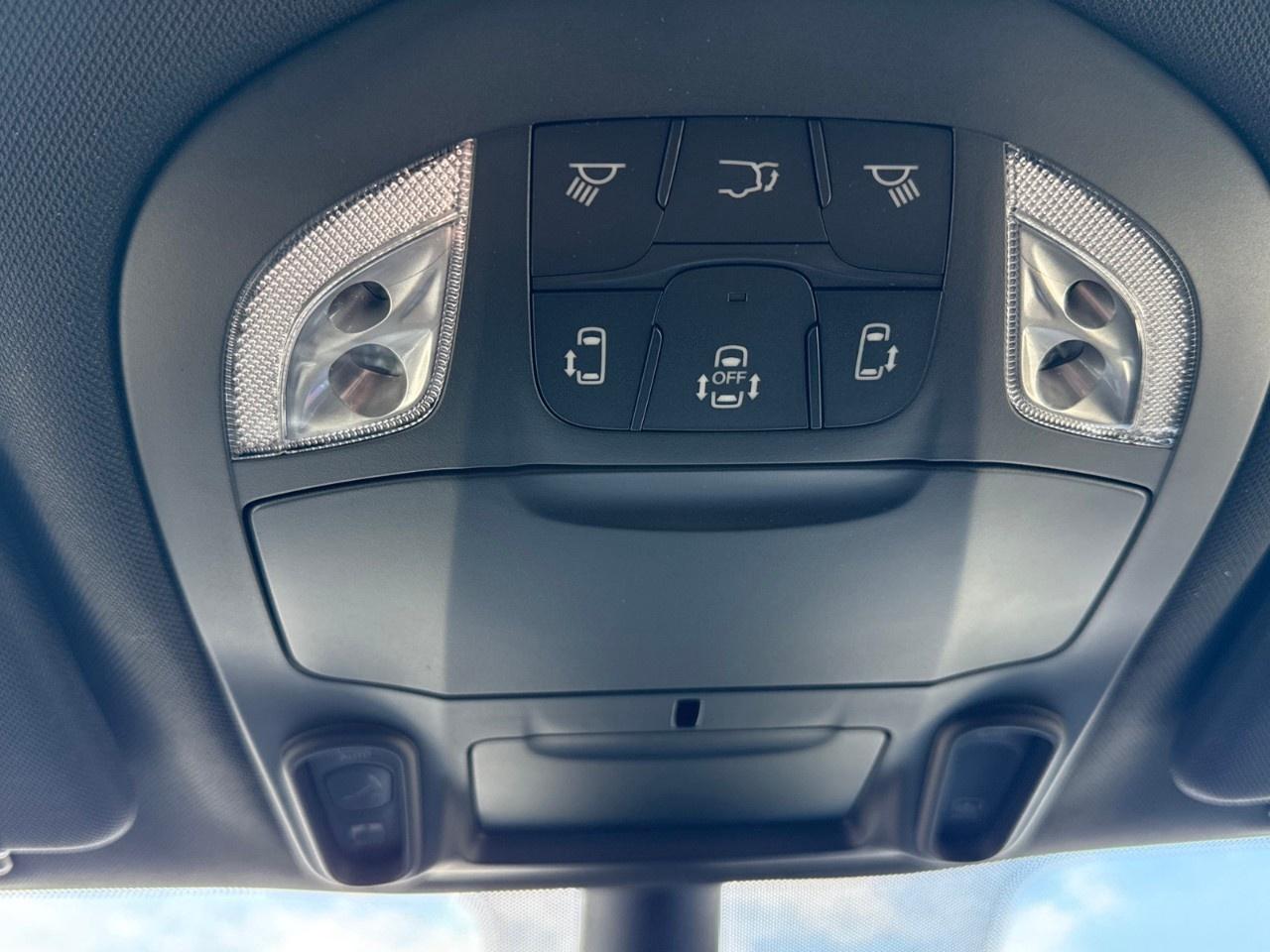 2026 Chrysler Pacifica Select AWD Photo