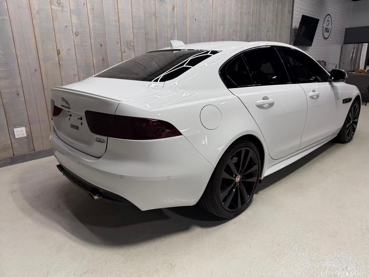 2017 Jaguar XE R-SPORT 3.5T  SUPERCHARGED AWD LOW KMS Photo